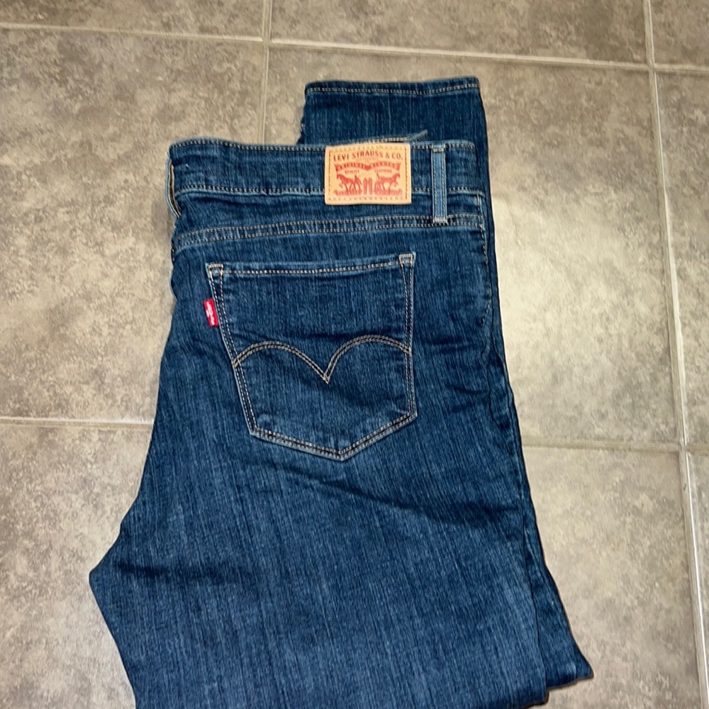 Womens Levi jeans